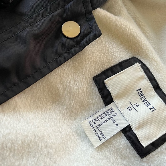 Forever 21 black bomber jacket - Picture 4 of 5